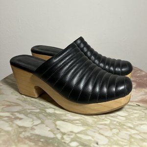 Beklina Ribbed Clogs in Black Size 9.5